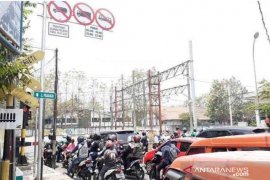 Truk tanah hanya boleh melintas di Bekasi pada  pukul 21.00-05.00 WIB