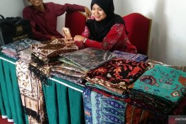 Dosen Universitas Andalas patenkan 42 motif batik khas Minang