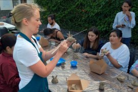 Lokakarya pembuatan karang keramik