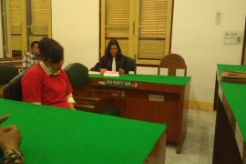 Pembantu rumah tangga pembunuh bayinya dituntut delapan tahun penjara