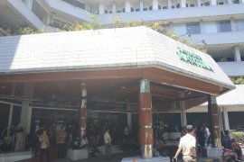 Rosminah menemukan anaknya yang koma akibat demo melalui pesan singkat