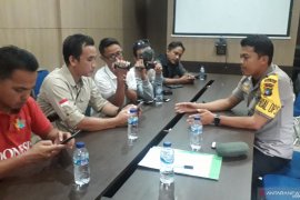 Polres Bangka Tengah makamkan jasad kerangka tanpa identitas