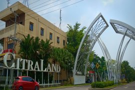 Pembobol perumahan elite Citraland Banjarmasin acungkan benda mirip senpi