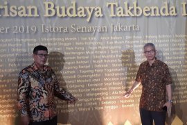 Bupati Kayong Utara terima sertifikat Senggayong jadi WBTB