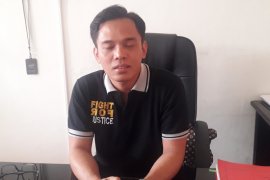 PN Tanjung : Silet dibawa Dennis dari Rutan