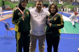 Anggar-Atlet Kaltim Raih Emas Sabel Putri