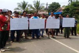 Petani Gunung Purei datangi kantor camat, terkait larangan bakar lahan