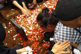 Ibunda Akbar Alamsyah korban demo DPR: "Maafkan Mama ya Nak"