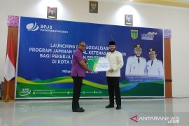 Peluncuran progam jaminan sosial bagi pekerja BPU Padang Panjang