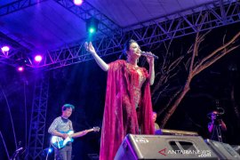 Krisdayanti tampil pertama kali setelah jadi anggota DPR di Reyog Jazz Ponorogo