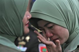 Istri mantan Dandim Kendari menangis saat sertijab