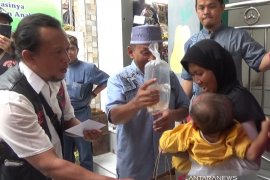 Peserta khitanan massal di Sukabumi disumbang benih ikan koi