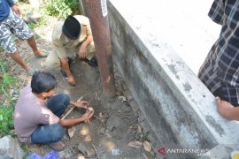Tanah di Jombang keluarkan uap panas dan bau menyengat, 20 menit telur bisa matang (video)