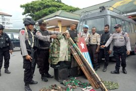 Polisi menyita alat tajam dan atribut KNPB