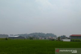 Sebaran asap terpantau di sisi timur Sumbar, penurunan kualitas udara akan meluas