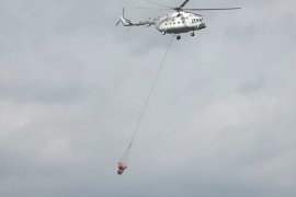 Pemadaman api Gunung Arjuno, Jatim datangkan helikopter "water bombing"