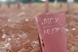 Pasutri tewas tergantung di Labuhanbatu dimakamkan