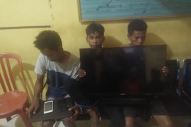 Polisi ciduk kompoltan pencurian di pesantren dan tenda pengungsi