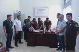 Kejari Dharmasraya tetapkan tiga tersangka korupsi pembangunan RTH Silago