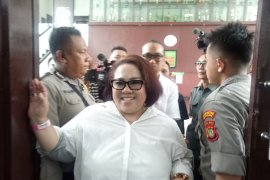 komedian Nunung sedih sidang saksi ahlinya ditunda