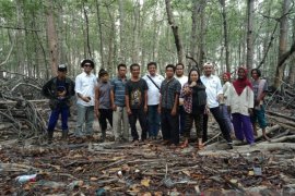 KPHK Rambat Menduyung kembangkan usaha madu lubang