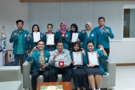 Rektor Unimed apresiasi mahasiswa juara tiga olimpiade