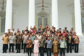 Presiden Jokowi dan Wapres Jusuf Kalla silaturahim bersama menteri Kabinet Kerja