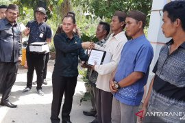 Pemerintah Kabupaten Bangka salurkan bantuan 850 jaring ke nelayan