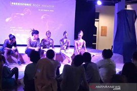 Konjen AS dukung "Prehistoric Body Theater" ajari pemuda Bali