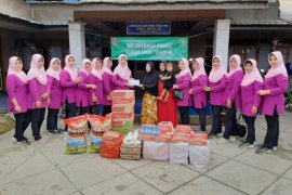 Persit  Tanjung berikan bantuan sembako ke panti asuhan