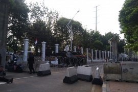 Jelang pelantikan presiden, Panser Anoa disiagakan di sekitar  Gedung Parlemen