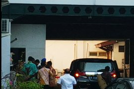 Wiranto kembali masuk ke RSPAD setelah 3,5 jam keluar