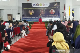 Merry Riana memeriahkan seminar kewirausahaan UHO-OJK