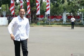 Nadiem Makarim tampak  ke Istana