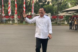 Dokter Terawan "ahli cuci otak" berkemeja putih ke Istana