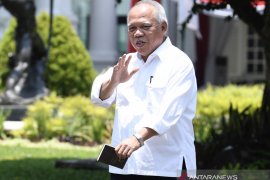 Menteri PUPR Basuki  Hadimuljono dan infrastruktur "rock and roll"