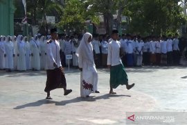 ASN empat kabupaten di Madura berbusana santri peringati HSN