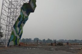 Dinding panjat tebing lengkapi fasilitas kawasan Danau Sipin