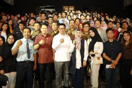 Mahasiswa Harus Berani Keluar dari Zona Nyaman