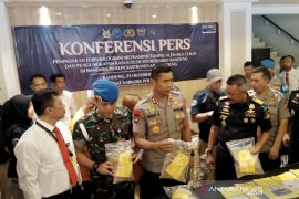 12,3 kilogram sabu disita dari seorang kurir di Bandara Husein Sastranegara
