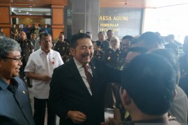 ST Burhanuddin mengaku profesional meski saudara TB Hasanuddin