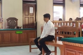 Seorang lulusan SMK Denpasar diadili karena memiliki senjata api ilegal