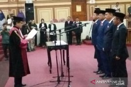 Resmi dilantik, empat pimpinan DPRD Sultra 2019-2024