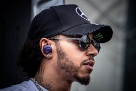 Bos Mercedes ingin Lewis tak pindah