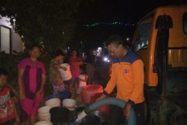 Dampak kemarau panjang, ratusan KK di Kediri kekurangan air bersih