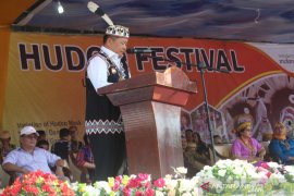 Bupati Mahulu instruksikan Dispar patenkan Hudoq Cross Border