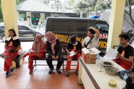 Relawan Greenpeace panjat Tugu Pancoran dipulangkan