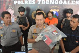 Polisi tembak preman rampok ponsel di Trenggalek