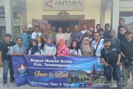 Belasan wartawan-humas Pemkab Temanggung kunjungi ANTARA Bali