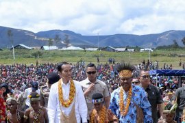 Ribuan masyarakat Papua Barat sambut kedatangan Presiden Jokowi